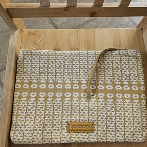 Manaola Gold and White Patterned Clutch